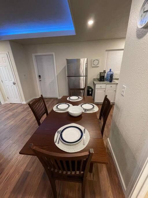 Brand New 2Br Cute Blue Led In North Fresno Appartement Buitenkant foto