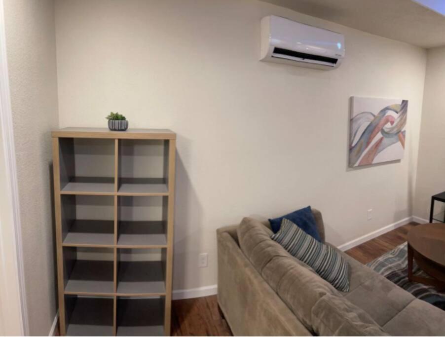 Brand New 2Br Cute Blue Led In North Fresno Appartement Buitenkant foto