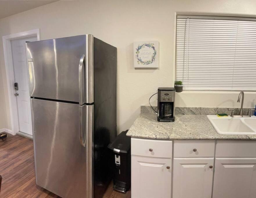 Brand New 2Br Cute Blue Led In North Fresno Appartement Buitenkant foto