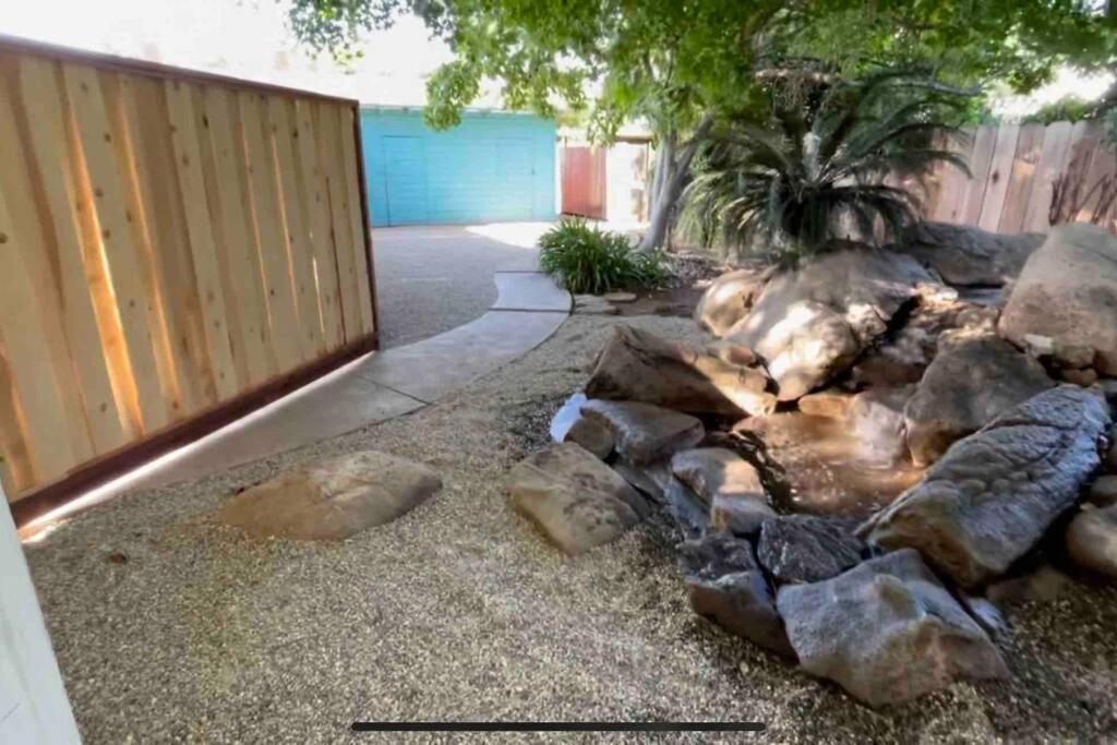 Brand New 2Br Cute Blue Led In North Fresno Appartement Buitenkant foto